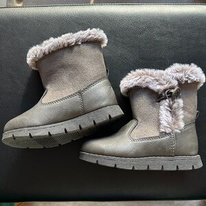 OshKosh B'gosh Gray Kids Boots with Faux Fur